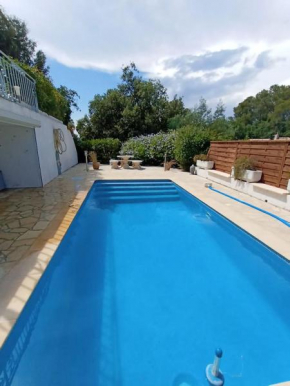 Villa élégante à Saint-Raphaël avec piscine partagée